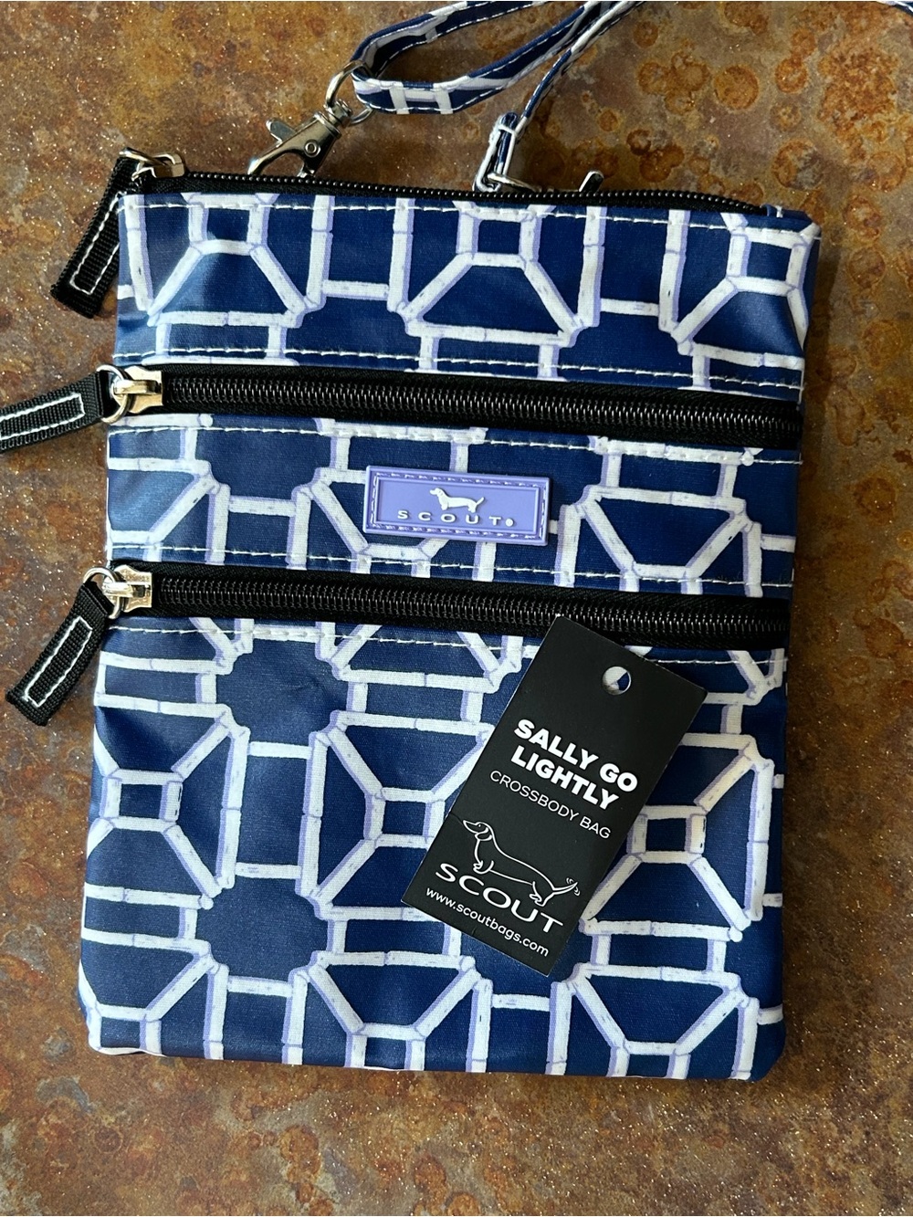 Scout Sally Go Lightly crossbody bag in Lattice Knight navy & white print - Picture 2 of 5